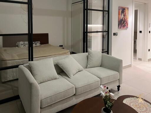 Fully Furnished  Stylish 1-BR  Vacant Now