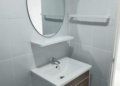 Modern bathroom with sink and mirror