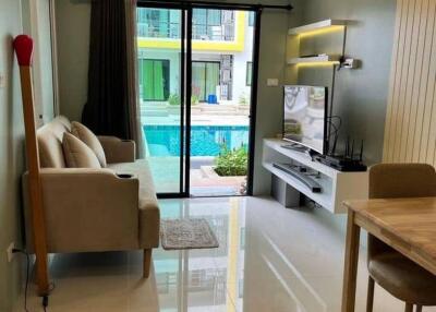 Newly Renovated 1-Bedroom with Pool Access at Chic Condominium, Karon