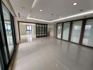 3-bedroom duplex condo for sale on Thonglor