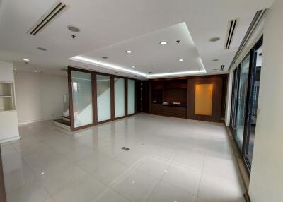 3-bedroom duplex condo for sale on Thonglor