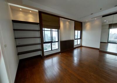 3-bedroom duplex condo for sale on Thonglor