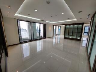 3-bedroom duplex condo for sale on Thonglor