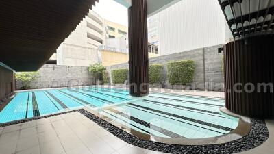 Big 2 Bedrooms Condo with Maids and Storage rooms - Chidlom