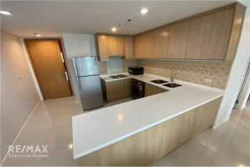 Modern 2 Beds Condo with High Floor View  For Rent at Villa Asoke  2 mins walk to MRT Phetchaburi