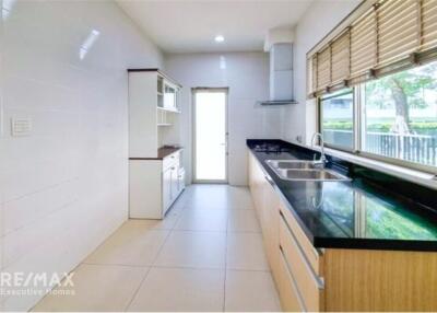 Luxurious 4-Bedroom Condo with Serene Garden Retreat in Sukhumvit 26