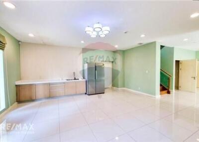 Luxurious 4-Bedroom Condo with Serene Garden Retreat in Sukhumvit 26