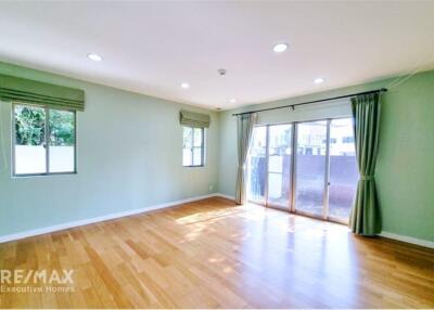 Luxurious 4-Bedroom Condo with Serene Garden Retreat in Sukhumvit 26