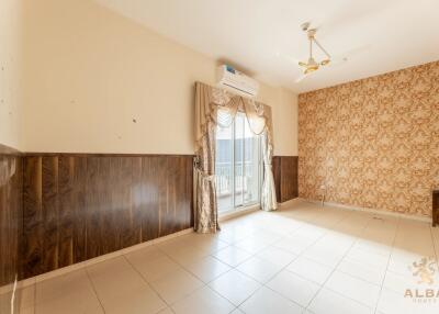 Prime location  3-Bedrooms  Distress Deal