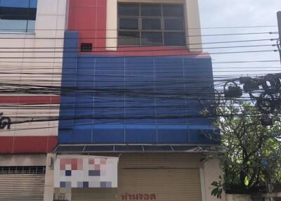 Premium Commercial Building for Sale and Rent in Sutthisan