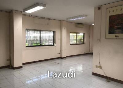 Premium Commercial Building for Sale and Rent in Sutthisan