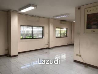 Premium Commercial Building for Sale and Rent in Sutthisan