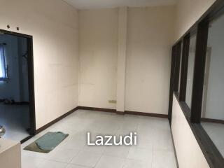 Premium Commercial Building for Sale and Rent in Sutthisan