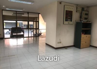 Premium Commercial Building for Sale and Rent in Sutthisan