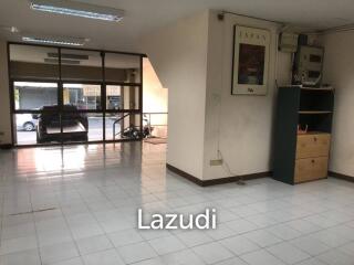 Premium Commercial Building for Sale and Rent in Sutthisan