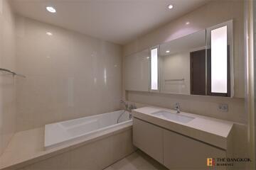 Quattro by Sansiri BTS THONG LO 2 Bed 2 Bath  C2104100105