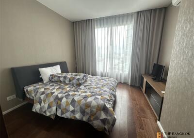 Menam Residences BTS SAPHAN TAKSIN 2 Bed 2 Bath  C010317010