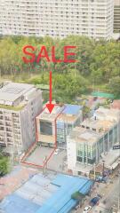 Commercial building for sale