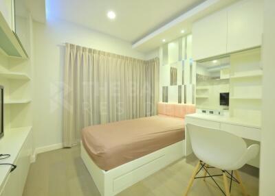 The Crest Sukhumvit 34 BTS THONG LO 2 Bed 2 Bath  C1807050110