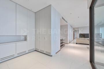 The Emporio Place BTS PHROM PHONG 3 Bed 3 Bath  C041212004