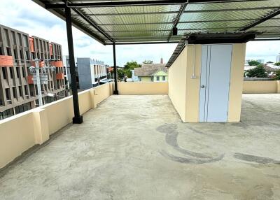 Spacious covered rooftop patio