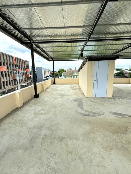 Spacious covered rooftop patio