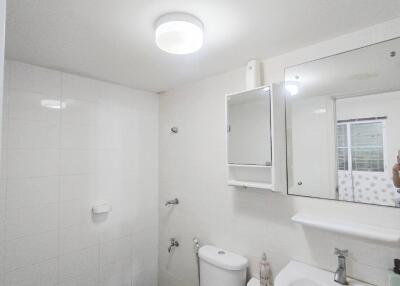 Modern bathroom with fixtures and mirror