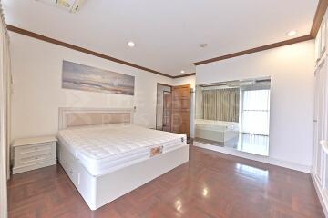 Richmond Palace Sukhumvit 43 BTS PHROM PHONG 2 Bed 3 Bath  C181113001