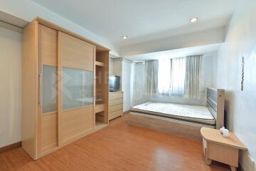 Royal Castle Sukhumvit BTS THONG LO 3 Bed 3 Bath  C281213002