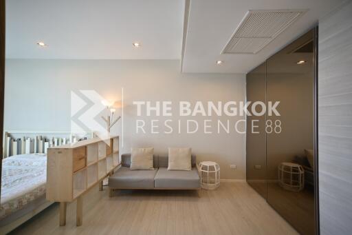 The Room Sukhumvit  21 BTS ASOKE Studio 1 Bath  C271016046