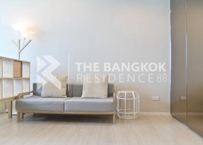 The Room Sukhumvit  21 BTS ASOKE Studio 1 Bath  C271016046