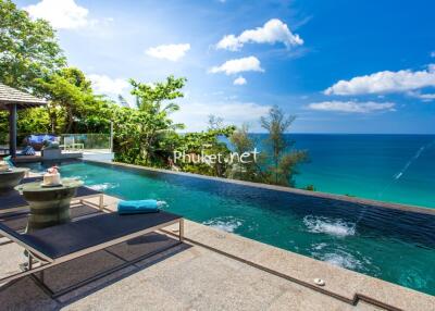 Infinity pool overlooking the ocean