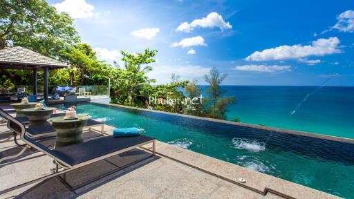 Infinity pool overlooking the ocean