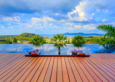 Stunning infinity pool with scenic view