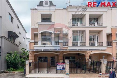 131 Sqm., 4 Beds Townhouse listed for ฿ 2,790,000.