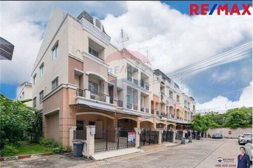 131 Sqm., 4 Beds Townhouse listed for ฿ 2,790,000.