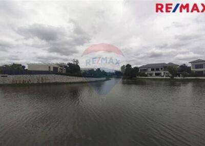 880 Sqm., 4 Beds Townhouse listed for ฿ 110,000.