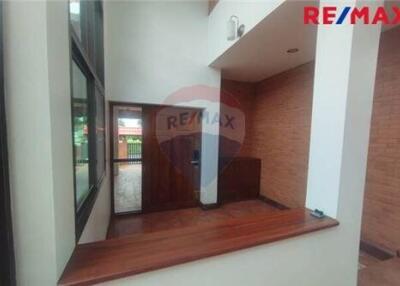 880 Sqm., 4 Beds Townhouse listed for ฿ 110,000.