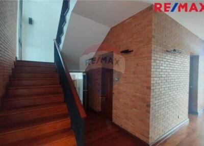 880 Sqm., 4 Beds Townhouse listed for ฿ 110,000.