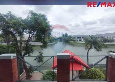 880 Sqm., 4 Beds Townhouse listed for ฿ 110,000.