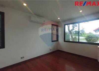 880 Sqm., 4 Beds Townhouse listed for ฿ 110,000.