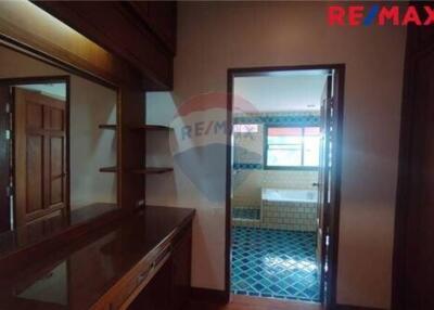 880 Sqm., 4 Beds Townhouse listed for ฿ 110,000.