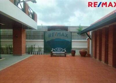 880 Sqm., 4 Beds Townhouse listed for ฿ 110,000.