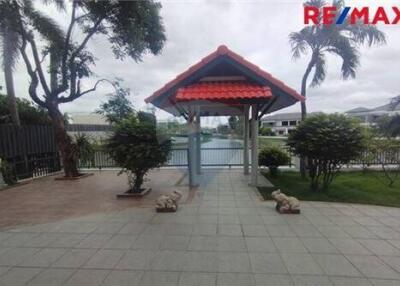 880 Sqm., 4 Beds Townhouse listed for ฿ 110,000.