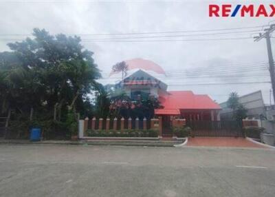 880 Sqm., 4 Beds Townhouse listed for ฿ 110,000.