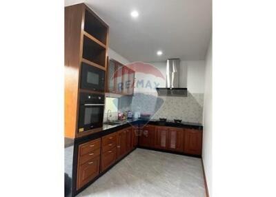 213 Sqm., 3 Beds, 2 Baths Townhouse listed for ฿ 14,000,000.