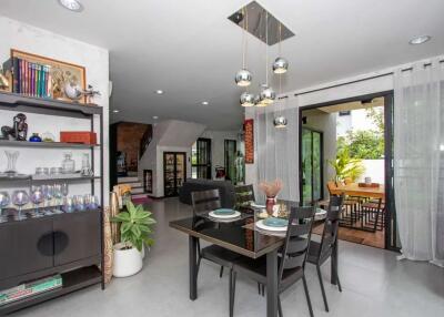 Modern Pool Villa :  Ploenchit Collina San Kamphaeng