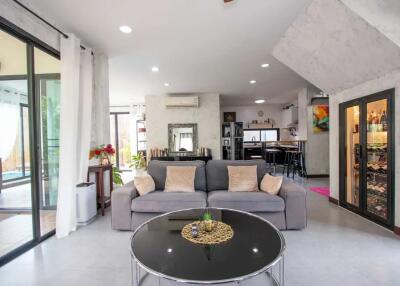 Modern Pool Villa :  Ploenchit Collina San Kamphaeng