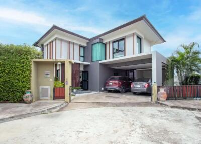 Modern Pool Villa :  Ploenchit Collina San Kamphaeng