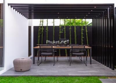 Modern outdoor dining space with pergola